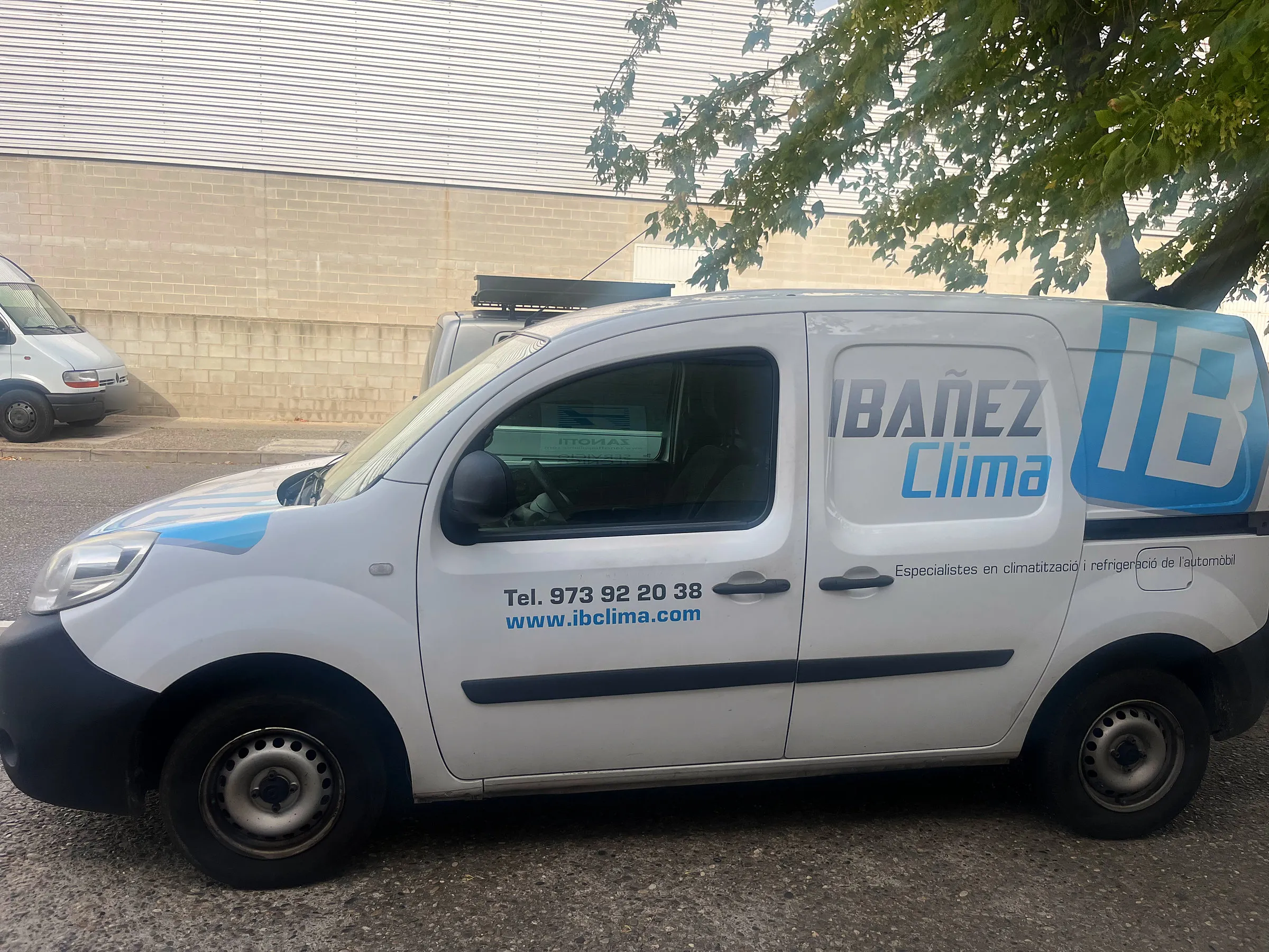 Furgoneta de reparto propia